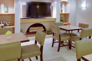 هتل La Quinta Inn By Wyndham Pittsburgh Airport