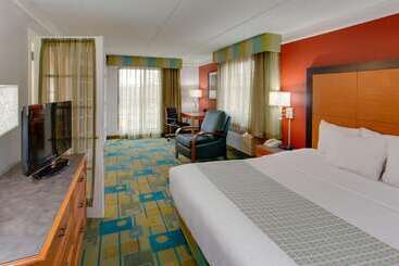 هتل La Quinta Inn By Wyndham Pittsburgh Airport