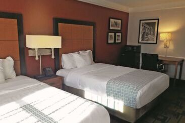 هتل La Quinta Inn By Wyndham Pittsburgh Airport