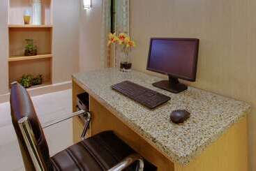هتل La Quinta Inn By Wyndham Pittsburgh Airport