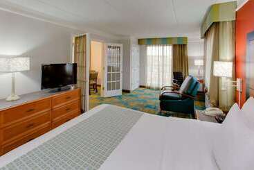 هتل La Quinta Inn By Wyndham Pittsburgh Airport