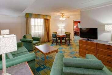 هتل La Quinta Inn By Wyndham Pittsburgh Airport