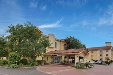 هتل La Quinta Inn By Wyndham Pittsburgh Airport