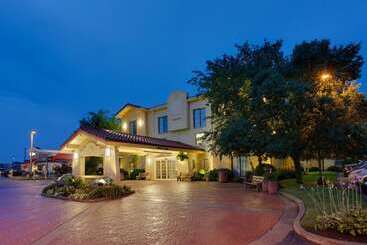 هتل La Quinta Inn By Wyndham Pittsburgh Airport