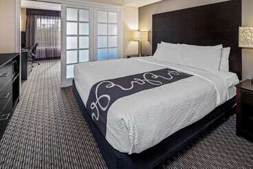 هتل La Quinta By Wyndham Anaheim