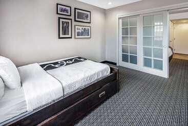 هتل La Quinta By Wyndham Anaheim