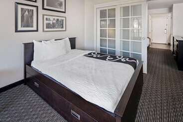 هتل La Quinta By Wyndham Anaheim