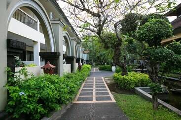 هتل Legian Paradiso