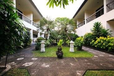 هتل Legian Paradiso