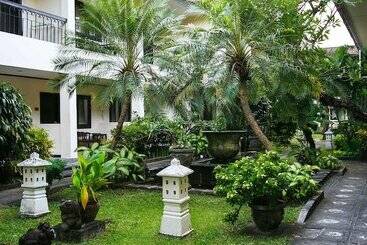 هتل Legian Paradiso