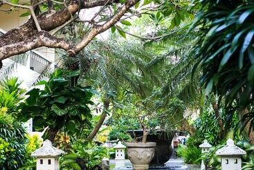 هتل Legian Paradiso