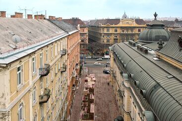 هتل NH Budapest City