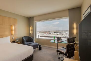 هتل Parkroyal Melbourne Airport
