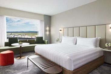 هتل Parkroyal Melbourne Airport