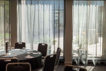 هتل Quay West Suites Melbourne