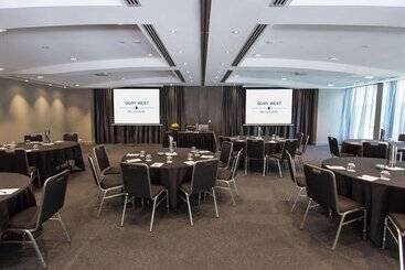 هتل Quay West Suites Melbourne