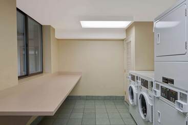 هتل Ramada By Wyndham Boston