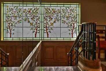 هتل Suites Del Bosque