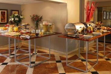 هتل Suites Del Bosque
