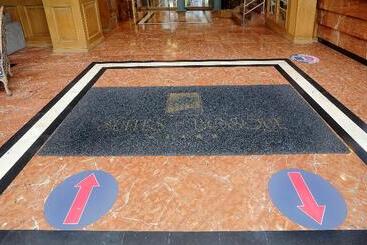 هتل Suites Del Bosque