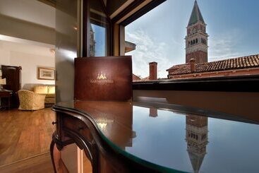 هتل Suites Torre Dell Orologio