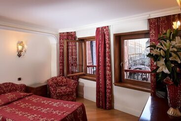 هتل Suites Torre Dell Orologio