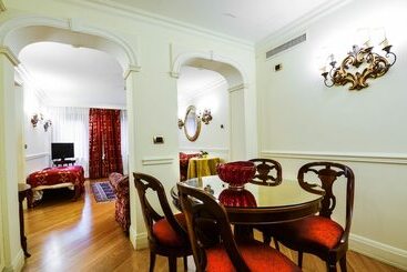 هتل Suites Torre Dell Orologio