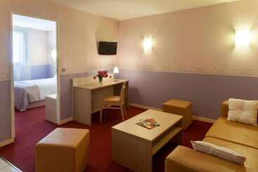 Brit Hotel Le Lion D Or Chinon