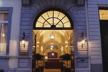 Dukes  Arches Brugge   By Dukes  Hotel Collection
