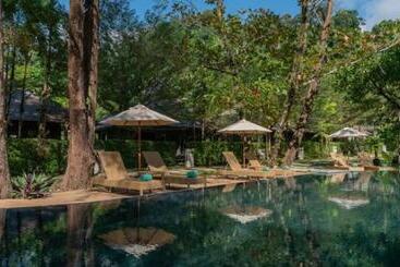 Khaolak Wanaburee Resort   Sha Extra Plus