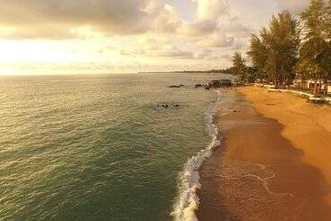 Khaolak Wanaburee Resort   Sha Extra Plus