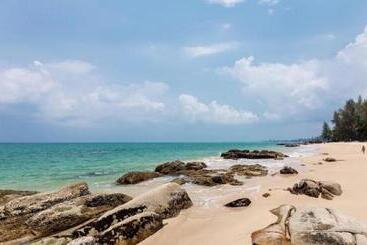 Khaolak Wanaburee Resort   Sha Extra Plus