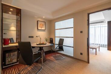 Suning Universal Hotel All Suites