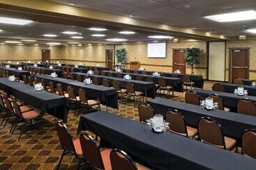 Bismarck Hotel And Conference Center