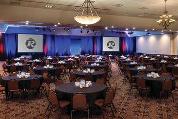 Bismarck Hotel And Conference Center