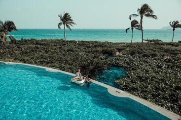 Horizon Resort & Spa Yalong Bay