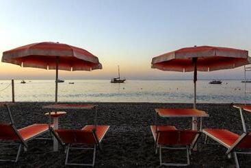 ホテル Albatros Beach