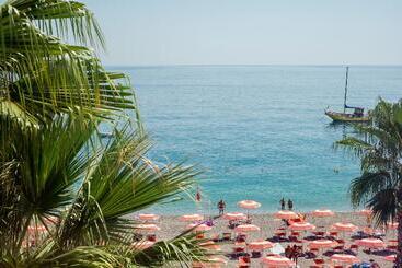 ホテル Albatros Beach
