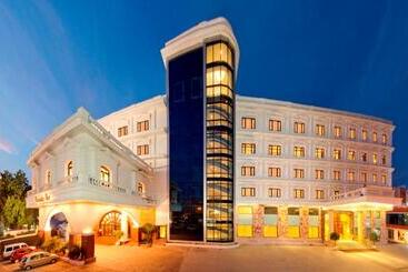 호텔 Anandha Inn Convention Centre And Suites