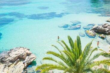 בית מלון כפרי Cala Fornells
