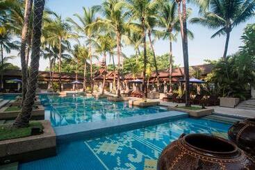 هتل Chatrium Royal Lake Yangon