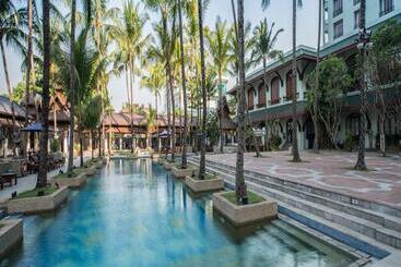 هتل Chatrium Royal Lake Yangon