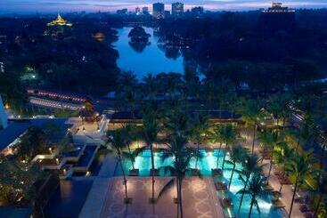هتل Chatrium Royal Lake Yangon