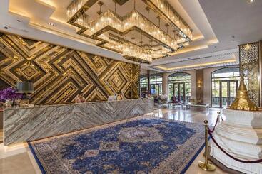 هتل Chatrium Royal Lake Yangon