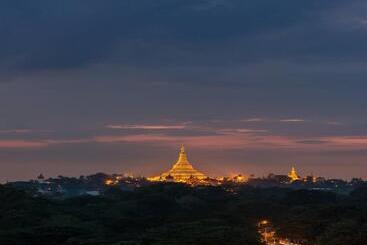 هتل Chatrium Royal Lake Yangon