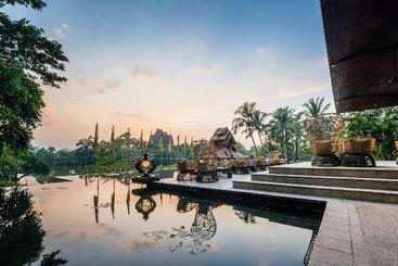 هتل Chatrium Royal Lake Yangon