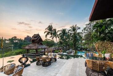 هتل Chatrium Royal Lake Yangon