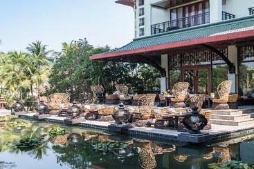 هتل Chatrium Royal Lake Yangon