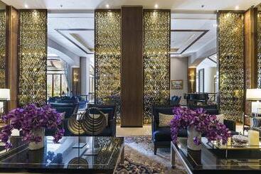 هتل Chatrium Royal Lake Yangon