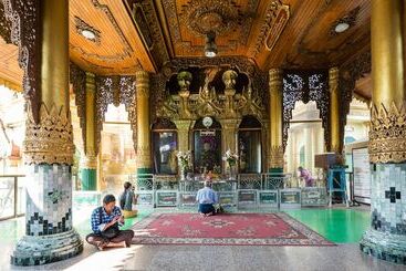 هتل Chatrium Royal Lake Yangon
